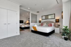 Your Family Getaway - Rooftop Spa & Pool!
